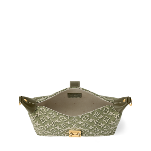 Pochette Mia G82 in Women's Wallets and Small Leather Goods Nano Bags and Chain Wallets collections by Louis Vuitton (Product zoom)