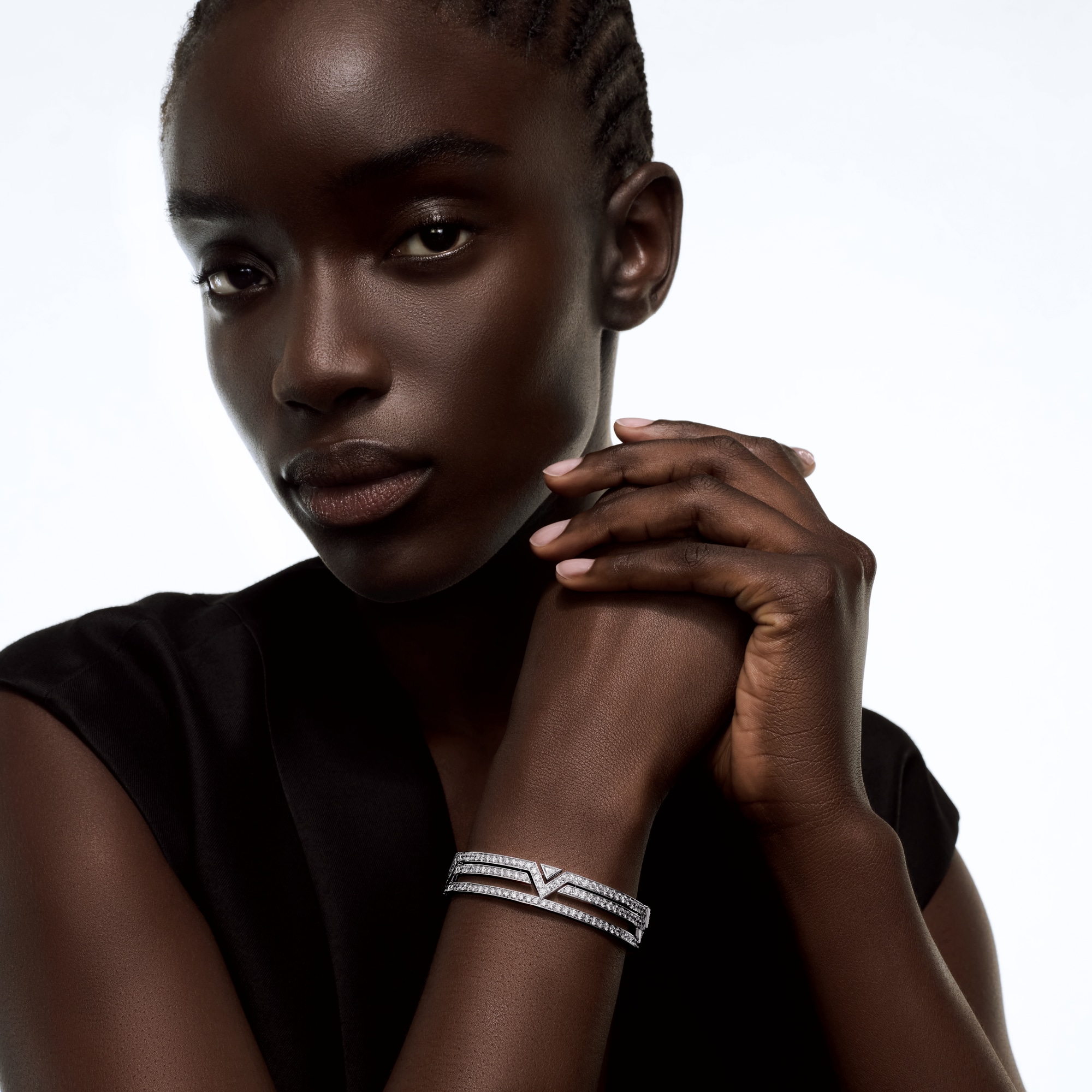 Pure V Bracelet, White Gold,  Diamonds  in Les Extraordinaires