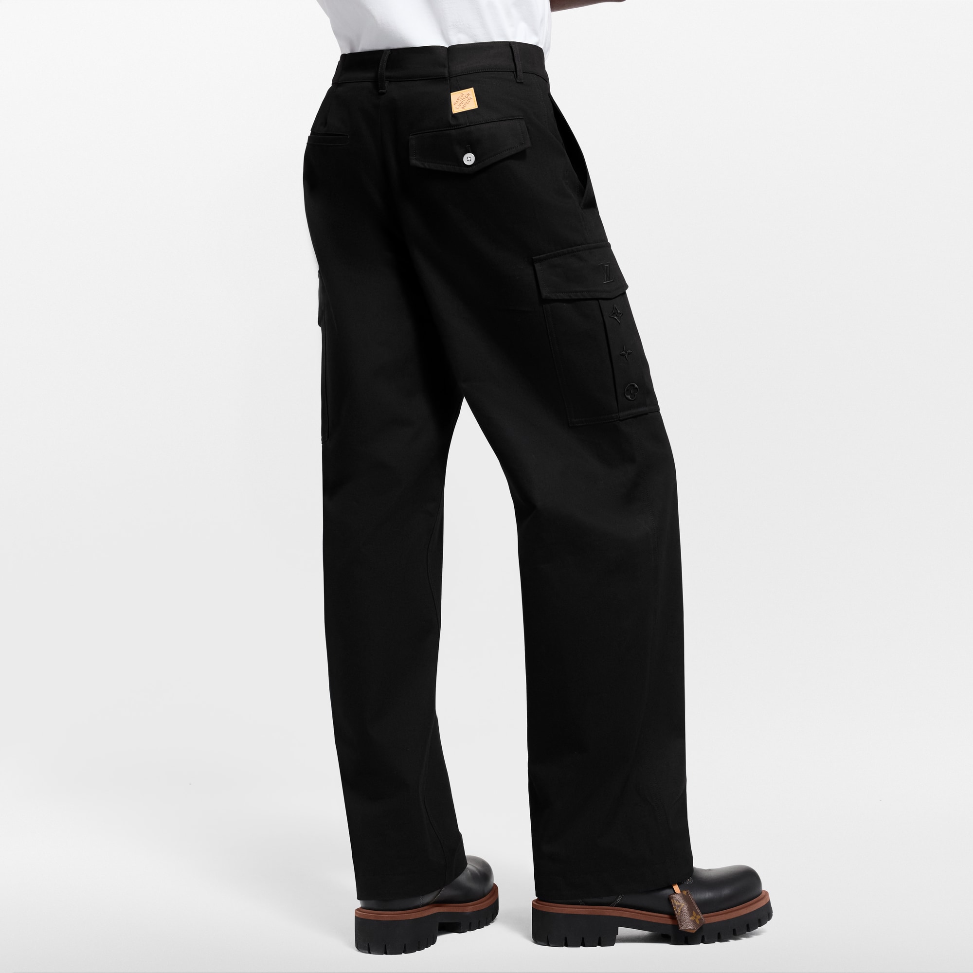 Signature Cargo Pants  in Men