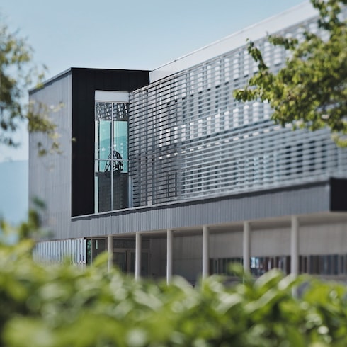 Tambour, Automatic, 40mm, Yellow gold in Watches's All Watches } collections by Louis Vuitton