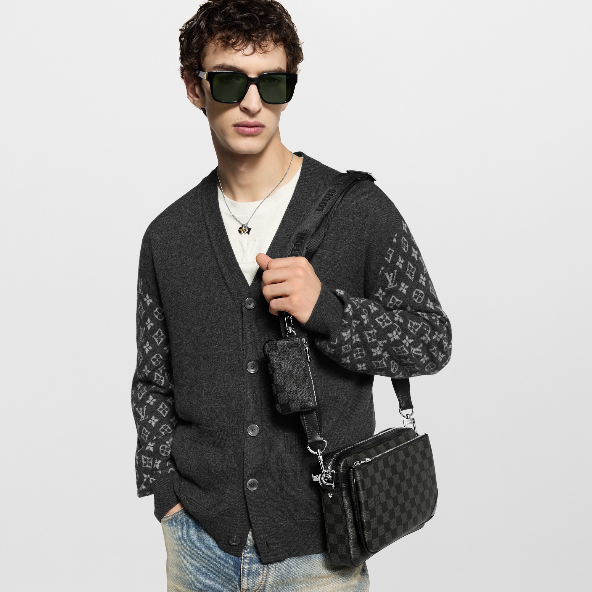 Trio Messenger Damier Graphite Canvas in Men