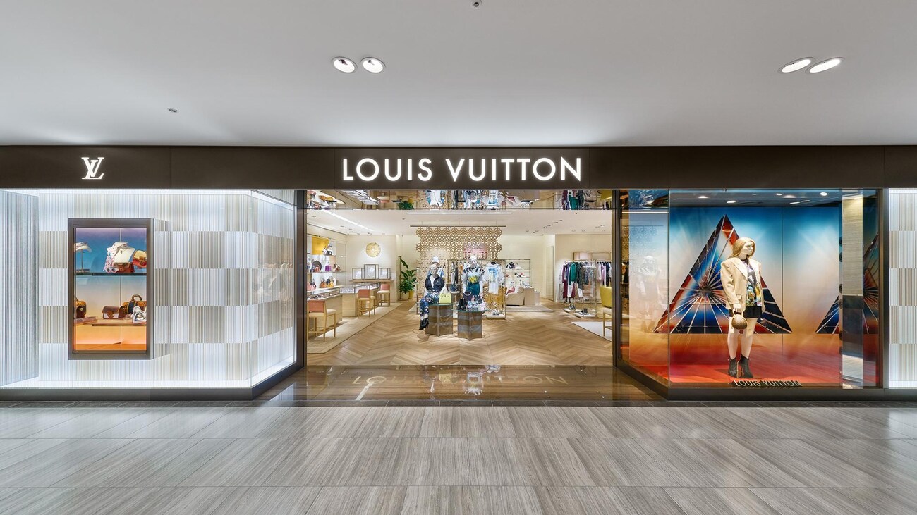 Louis Vuitton Osaka Hankyu Umeda Women(5F) Store in Osaka, Japan | LOUIS VUITTON