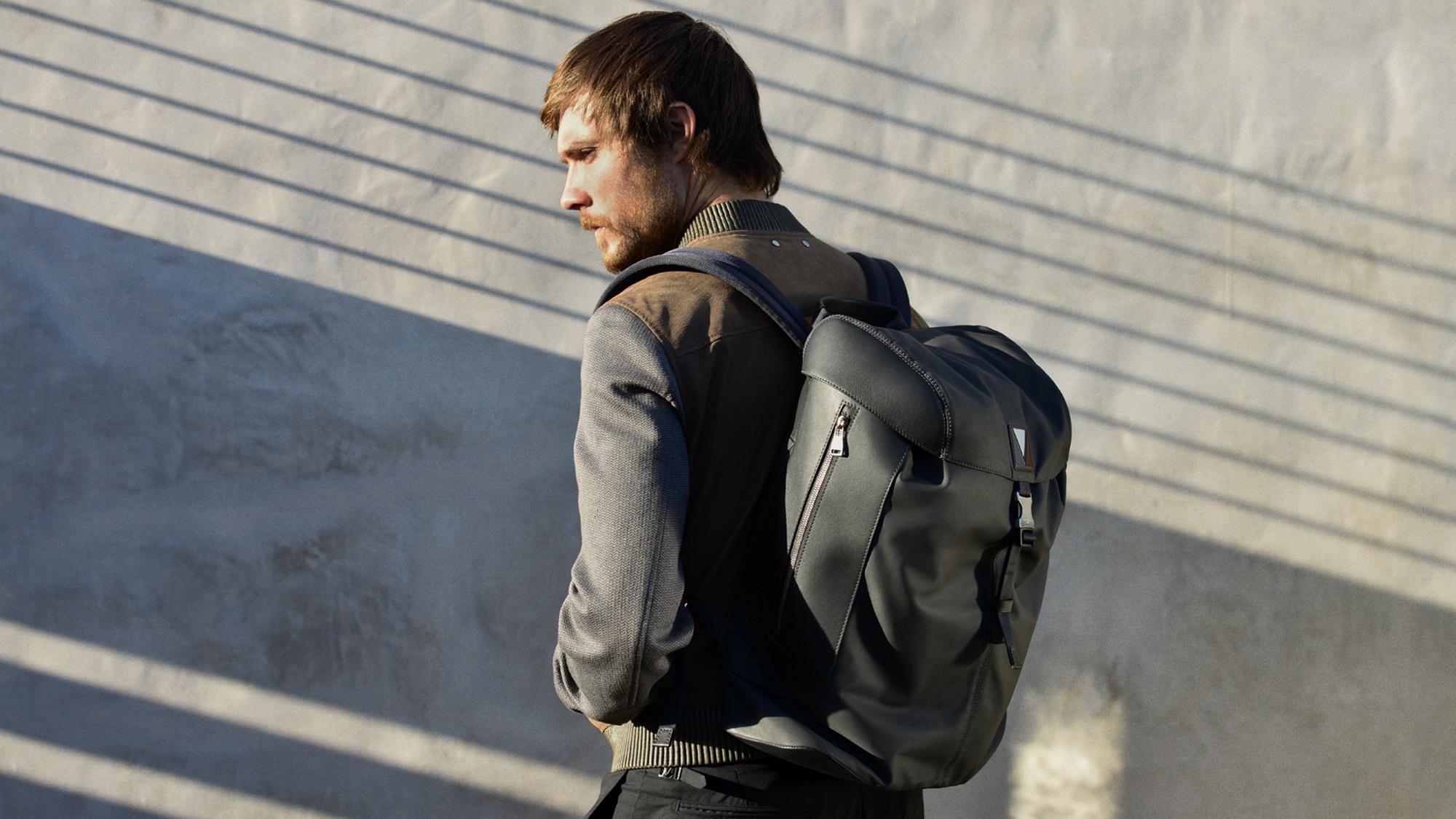 V LINE: THE NEW LEATHER COLLECTION - News | LOUISVUITTON